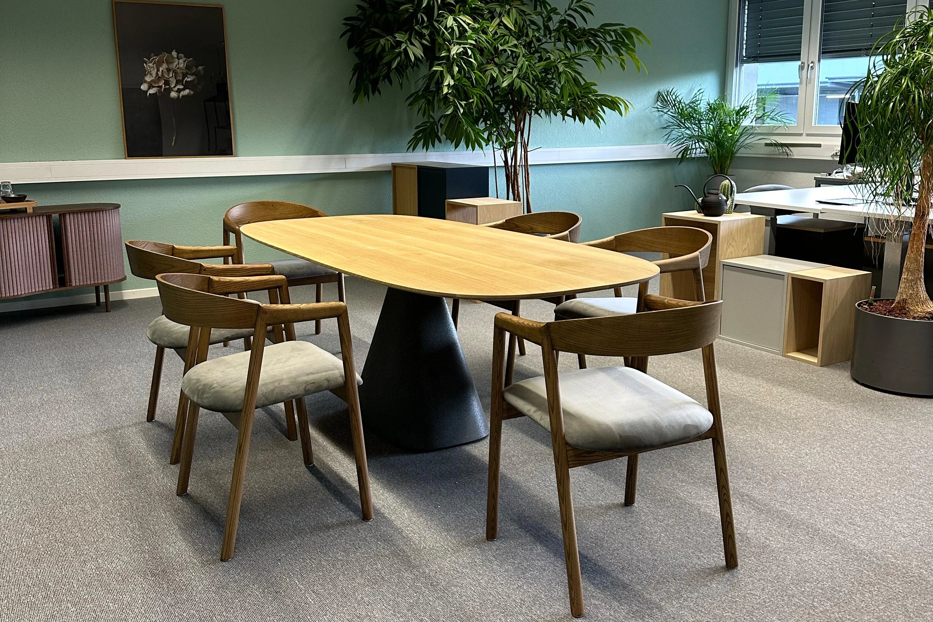 Entdecken Sie die KAQTU Kollektion für schnelle Umgestaltungen! Ob Empfangsbereich, Büro oder Zuhause – wir bieten stilvolle, funktionale Lösungen, die inspirieren und effizient umsetzen. Jetzt beraten lassen!