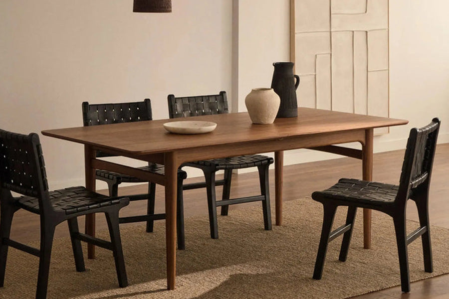 XXL-Sofas, ausziehbare Esstische und robuste Materialien für grosse Familien - viel Platz, Komfort und Langlebigkeit von KAQTU.