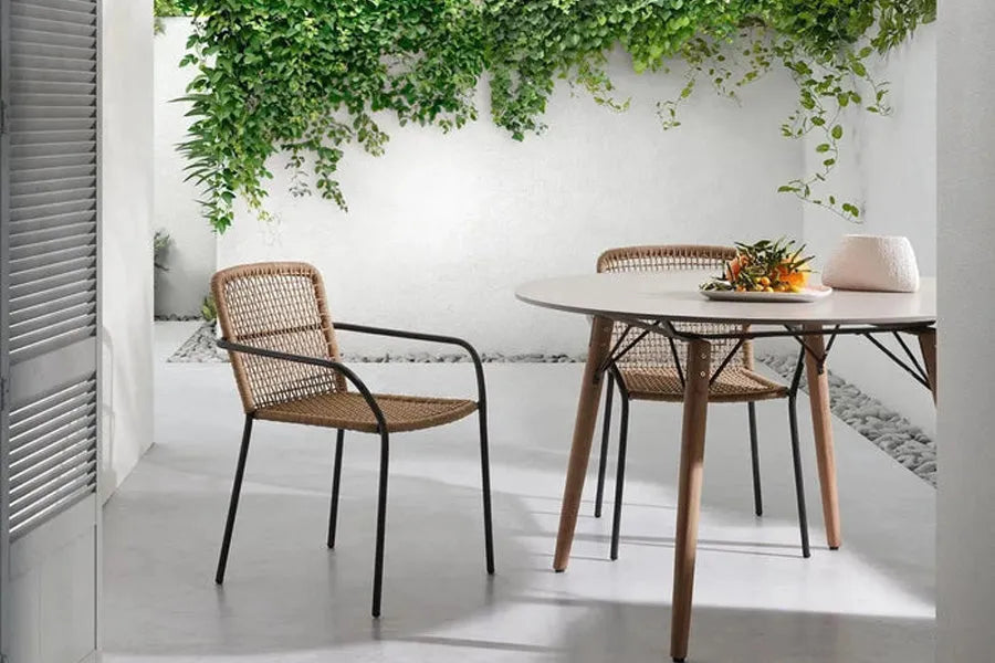 Sommerliche Gartenstühle für den Outdoor-Esstisch: komfortabel, wetterfest und stilvoll – Inspiration, Materialwahl und Pflege im Überblick.