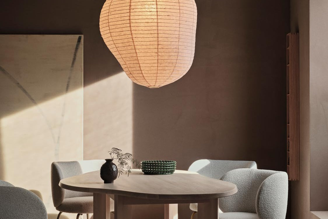 Minimalistisch eingerichtetes Wohnzimmer von Ferm Living