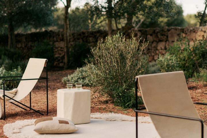 Stylisches Outdoor Living: Entdecke langlebige Möbel, stimmungsvolles Licht und klare Gestaltung für entspannte, funktionale Außenbereiche.