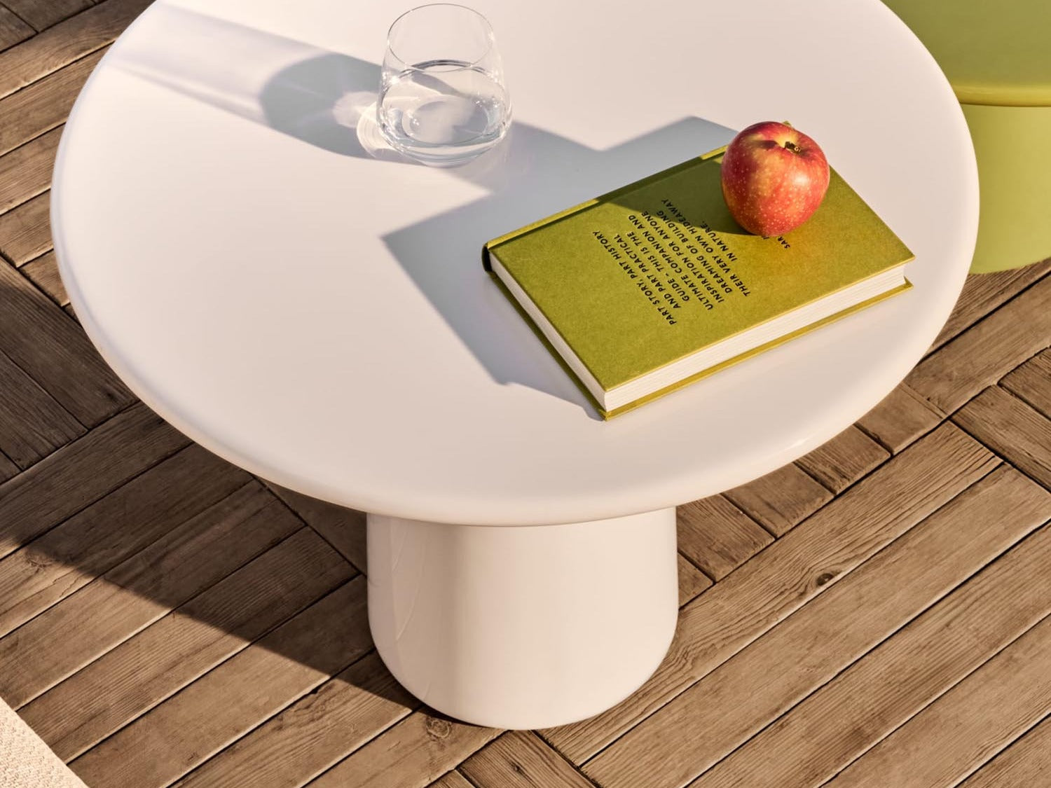 Elegante Möbel der Albanella Kollektion von Kave Home, kombiniert modernes Design mit zeitloser Ästhetik.