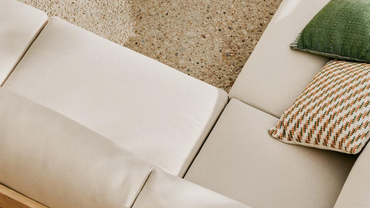 Elegante Ambra Kollektion von Kave Home: stilvolle Möbel und Accessoires in warmen Erdtönen für modernes Wohnen.