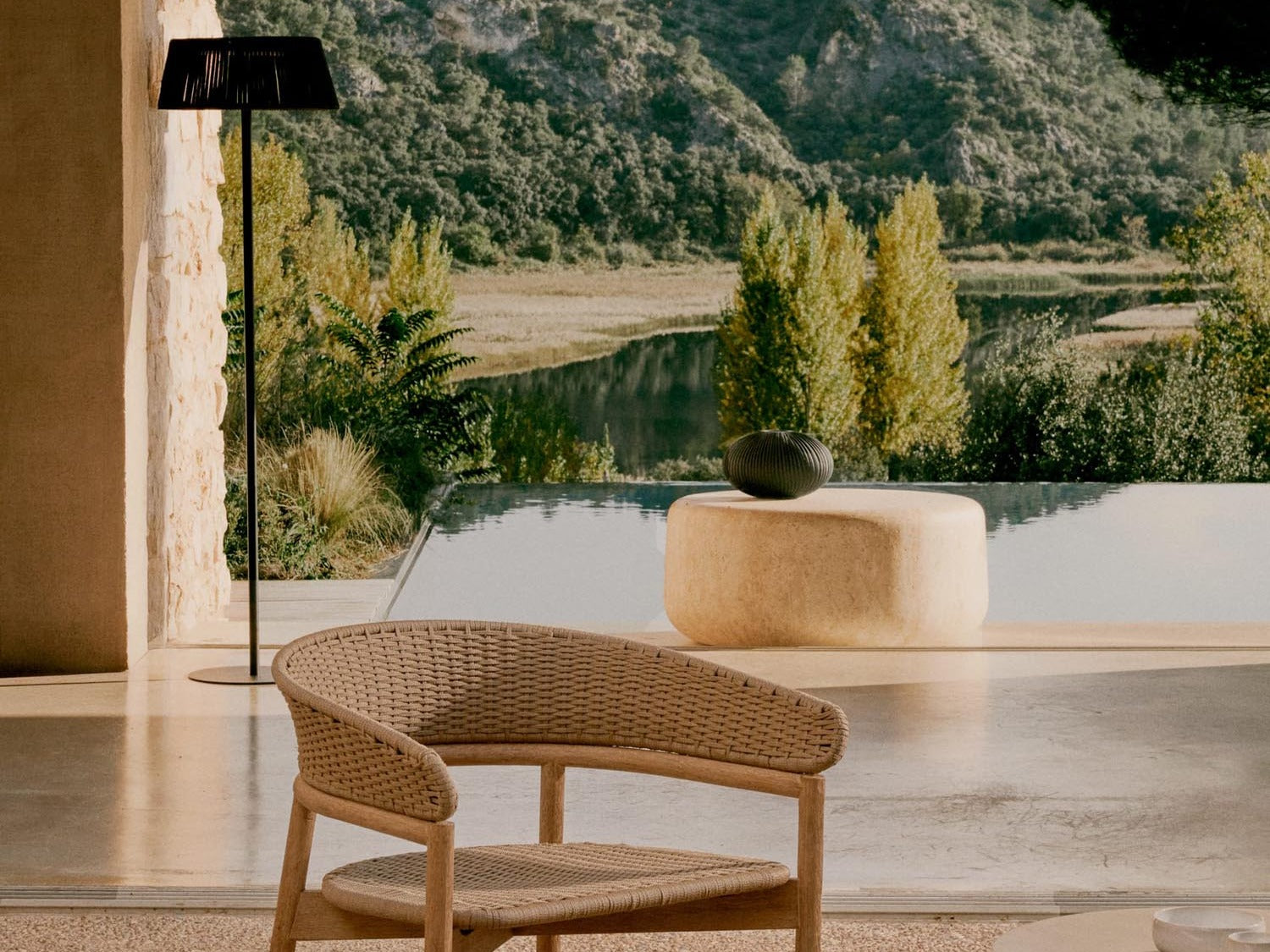 Elegante Arinella Kollektion von Kave Home: stilvolle Möbel und Accessoires in sanften Farben für modernes Wohnen.