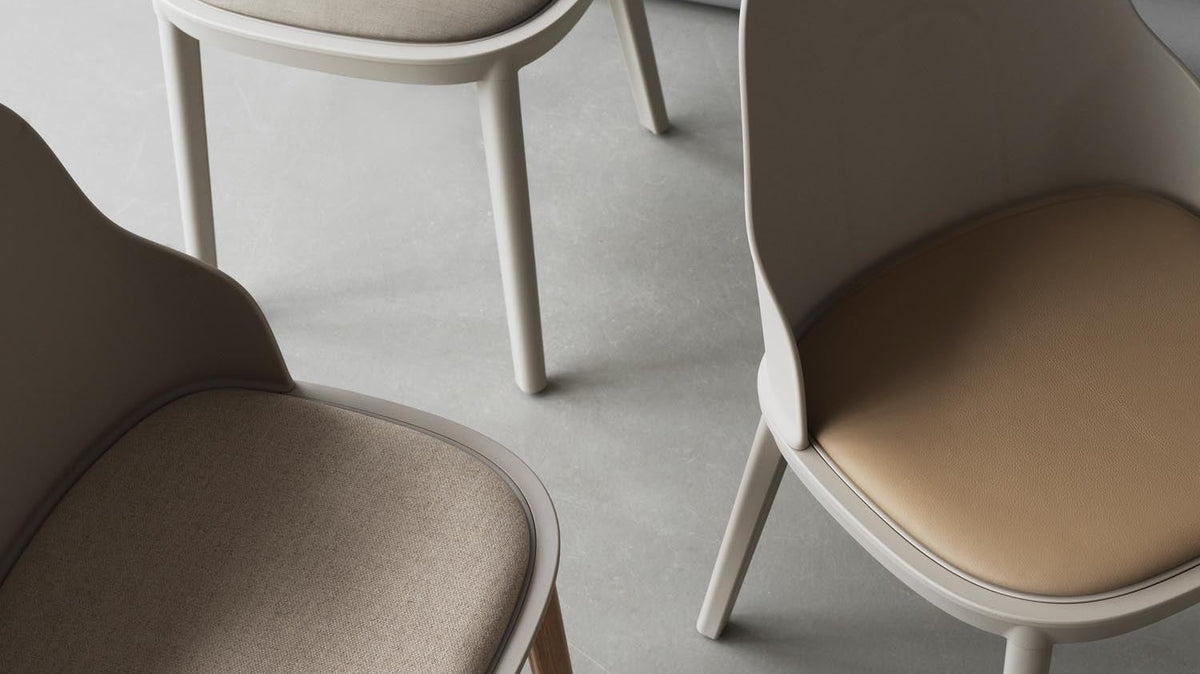 Elegante Allez Kollektion von Normann Copenhagen: stilvolle Möbel und Accessoires in harmonischen Farben.