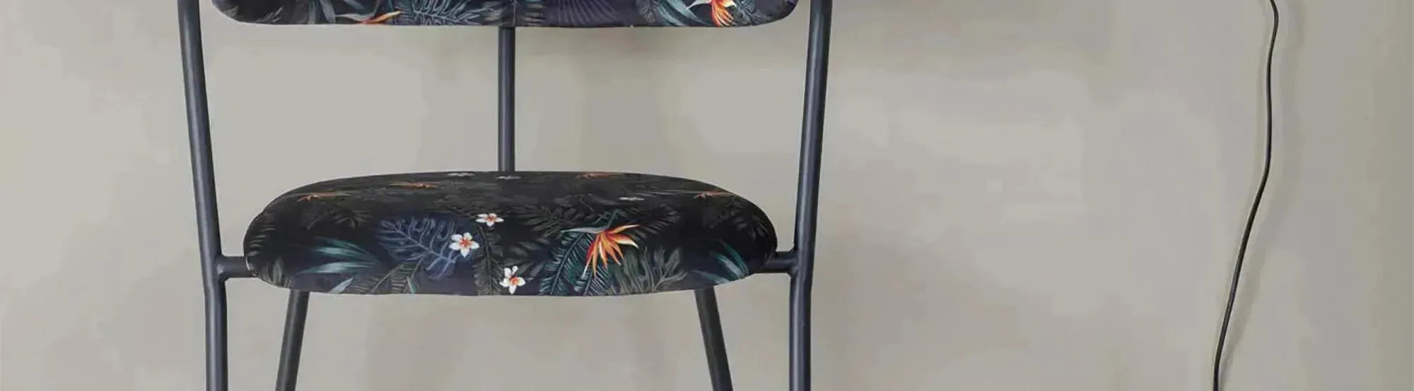 Arrow-Stühle von Venture Home: elegante, bequeme Designstühle mit ergonomischer Sitzfläche – vielseitig für Esszimmer, Büro oder Wohnzimmer.