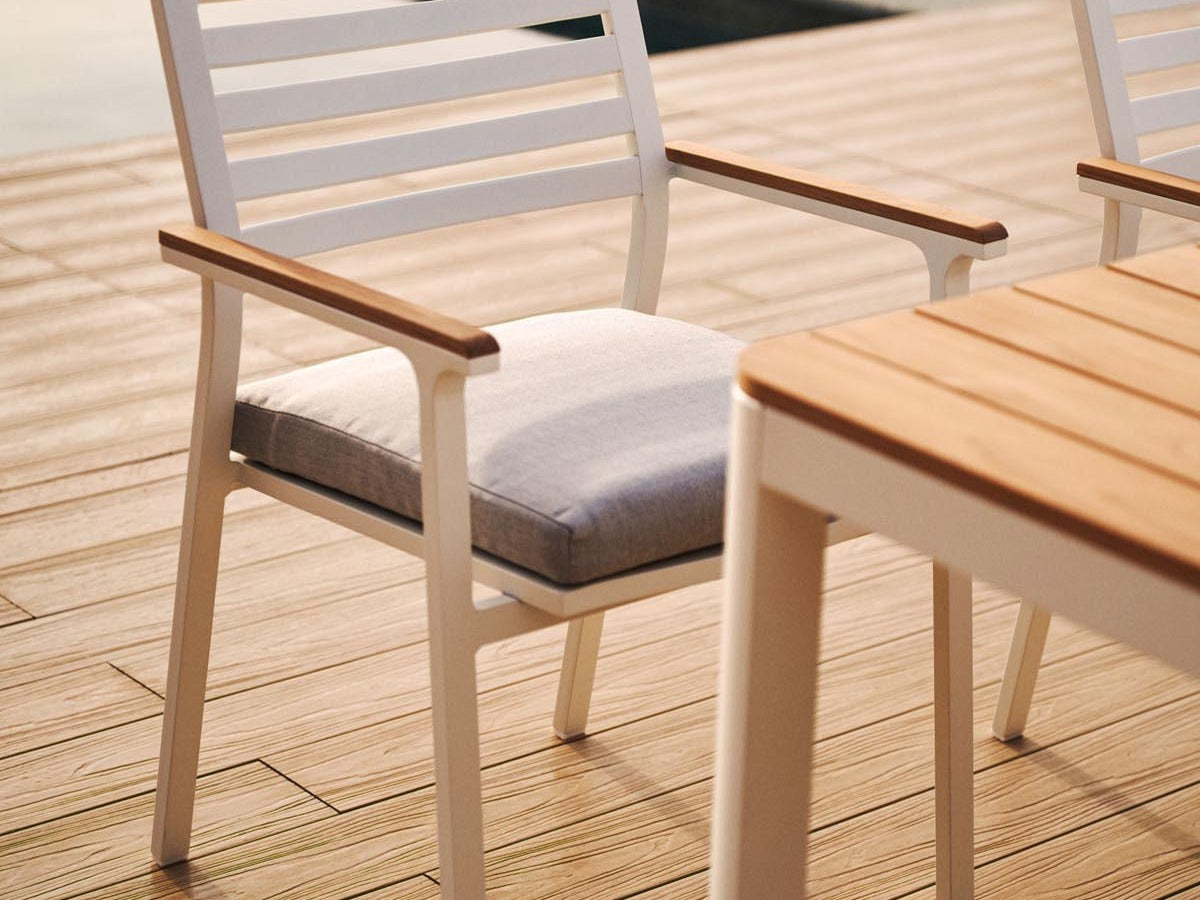 Elegante Möbel der Bona Kollektion von Kave Home, modernes Design, natürliche Materialien, stilvolle Wohnaccessoires.