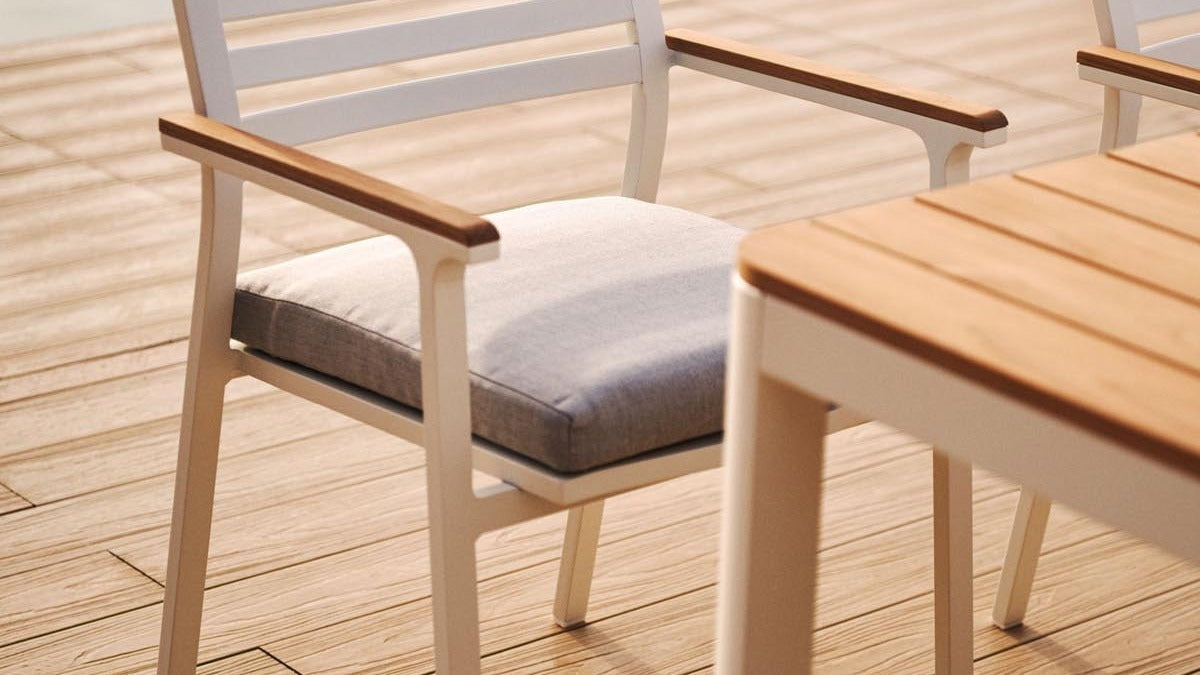 Elegante Möbel der Bona Kollektion von Kave Home, modernes Design, natürliche Materialien, stilvolle Wohnaccessoires.