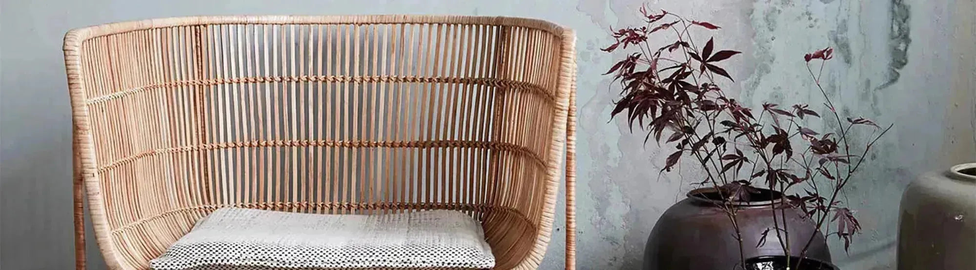 Entdecke die eleganten Sessel der Cuun-Serie von House Doctor. Stilvolles skandinavisches Design trifft auf Komfort und Vielseitigkeit.