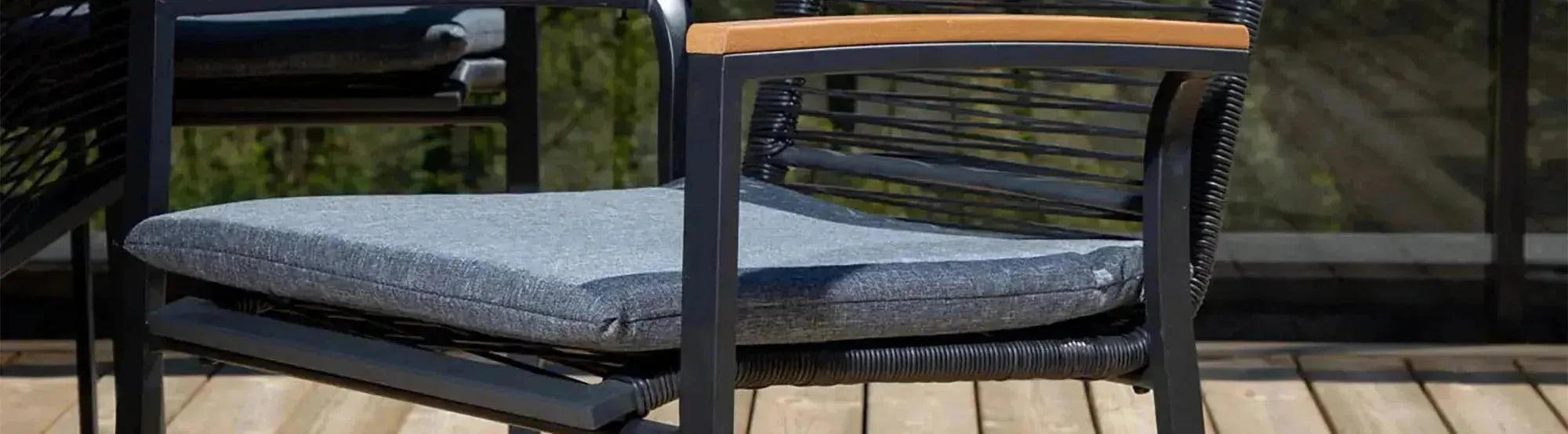 Entspanne stilvoll im Freien mit der Dallas Kollektion von Venture Home. Hochwertige, wetterfeste Möbel für deine Outdoor-Oase!