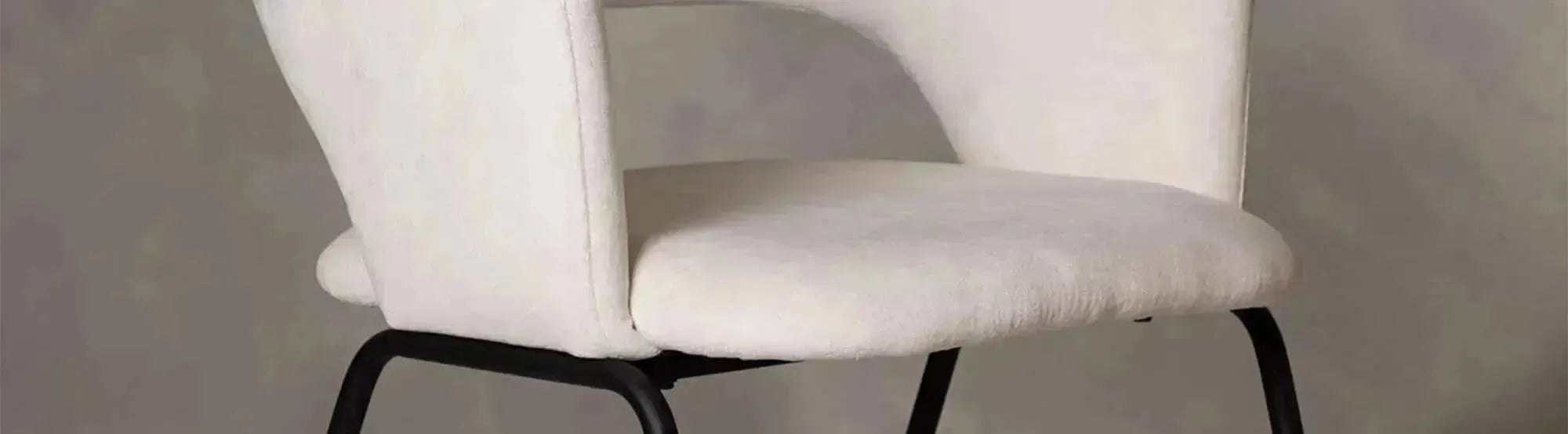 Entdecke die Kollektion Day von Venture Home: stilvolle Stühle in verschiedenen Farben und Materialien für jeden Raum. Ergonomisch und modern!