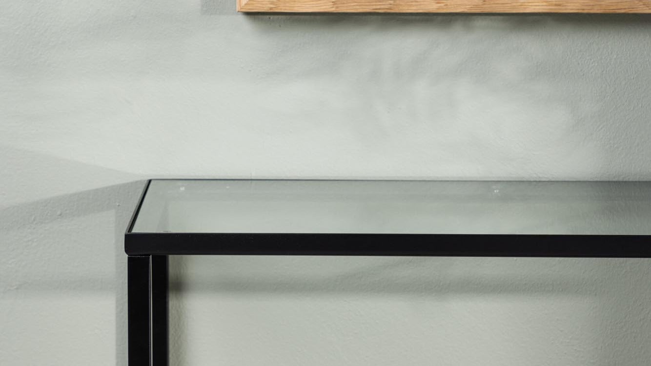 Dipp Tische von Venture Home: moderne, stabile Designs mit klaren Linien; ideal als Esstisch oder Couchtisch – Statement für jedes Zuhause.