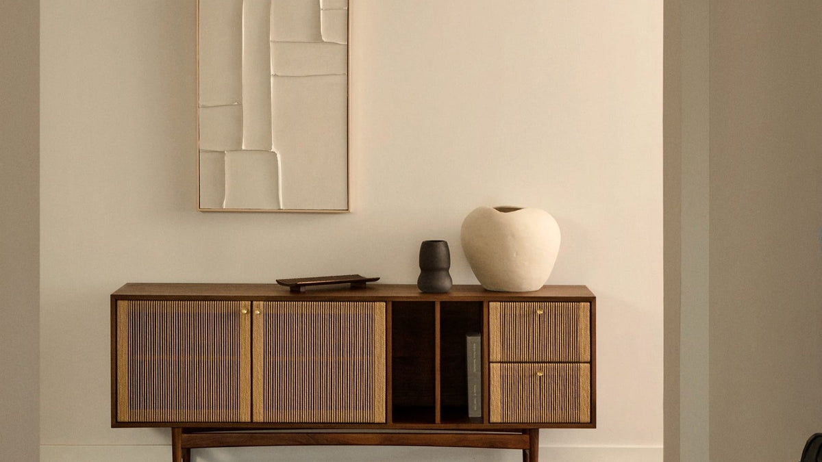 Elegante Möbel der Elan Kollektion von Kave Home, modernes Design, stilvolle Farben und hochwertige Materialien.