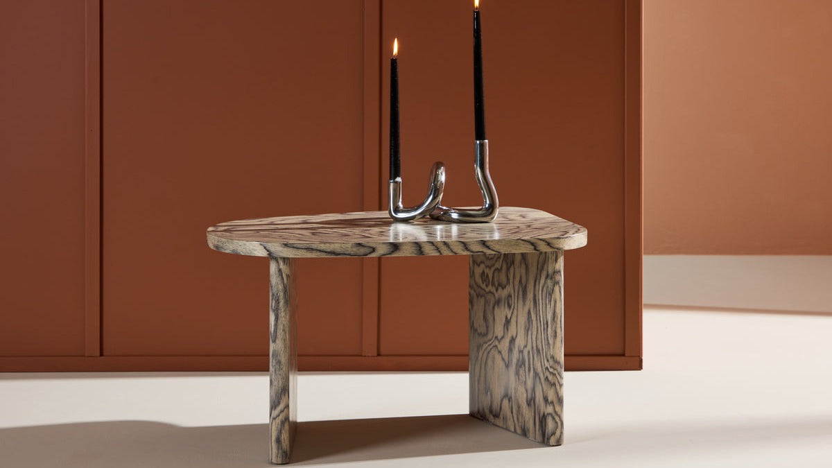Grönvik Sofatisch: zeitloses skandinavisches Design, Holzmaserung mit Metallakzenten, funktional und stilvoll für jedes Wohnzimmer.