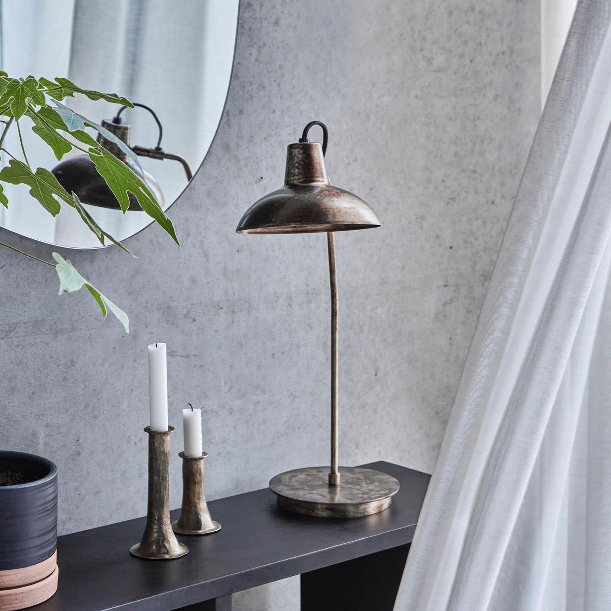 Entdecke die HDDesk Leuchten von House Doctor: stilvolle, minimalistische Beleuchtung für dein Zuhause oder Büro. Hochwertige Materialien, moderne Designs!