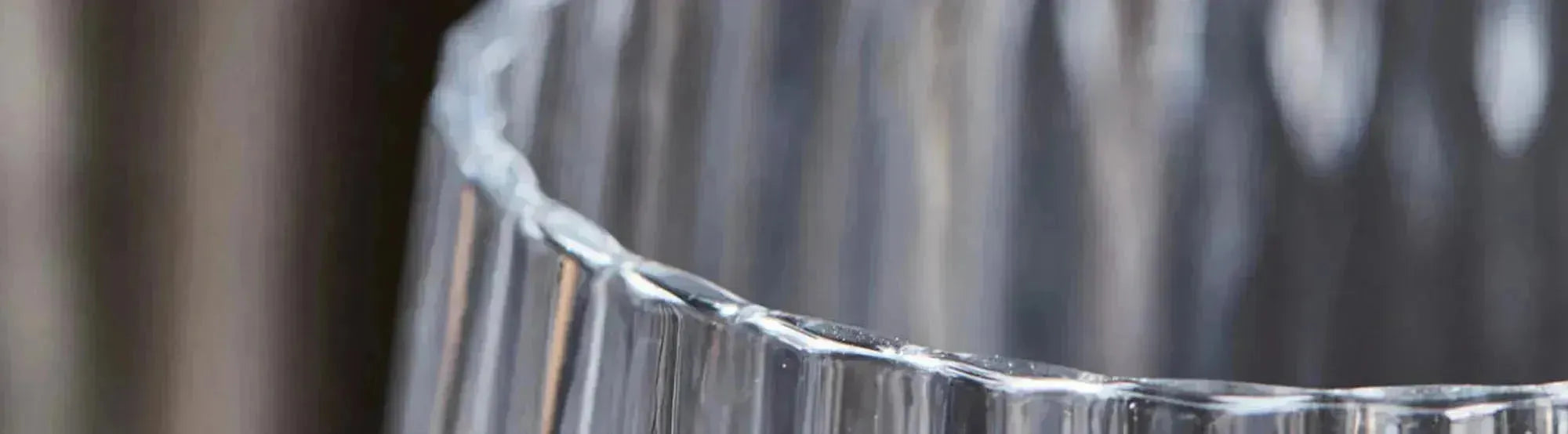 Entdecke das elegante HDRill Geschirrset von House Doctor. Handgefertigte Stücke in erdigen Tönen für unvergessliche Ess-Erlebnisse.