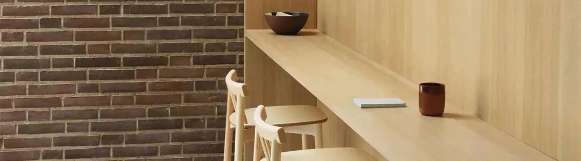 Entdecken Sie die Hat Leuchten von Normann Copenhagen: grafisch, charakterstark und ideal für mutige Interiors. Perfekt über Esstischen oder Kücheninseln.