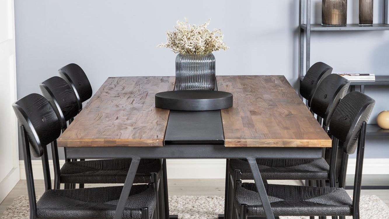 Entdecke die elegante Jakarta-Serie von Venture Home: stilvolle Esstische, Couchtische und Beistelltische aus hochwertigen Materialien.