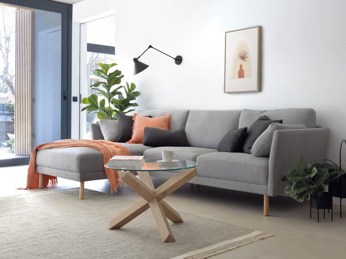 Elegante Lotus Kollektion von Kave Home: stilvolle Möbel mit organischen Formen und harmonischen Farben.