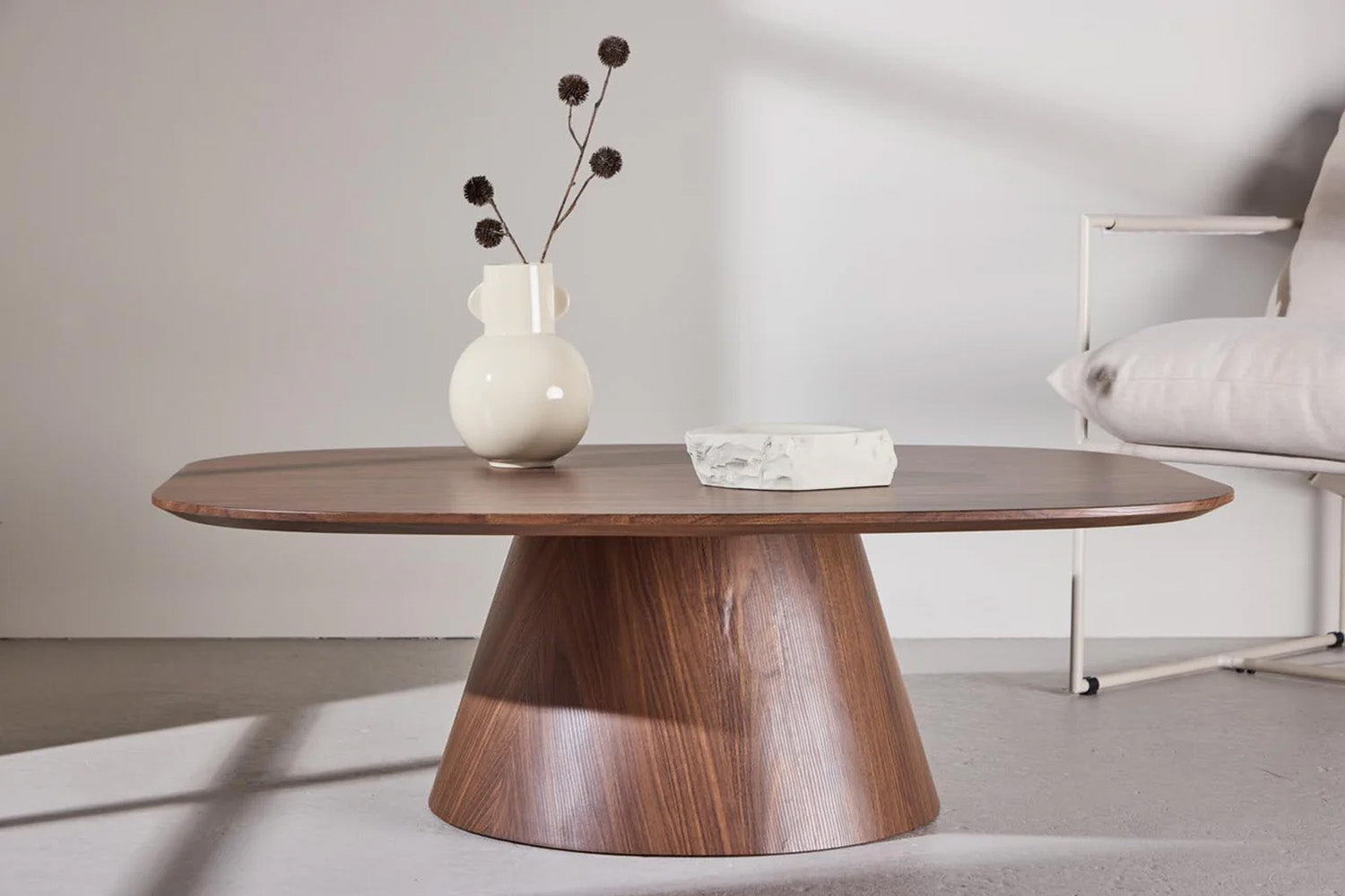 Die Lanzo VentureHome Kollektion vereint modernes Design, hochwertige Materialien und vielseitige Möbel für ein stilvolles, funktionales Zuhause.