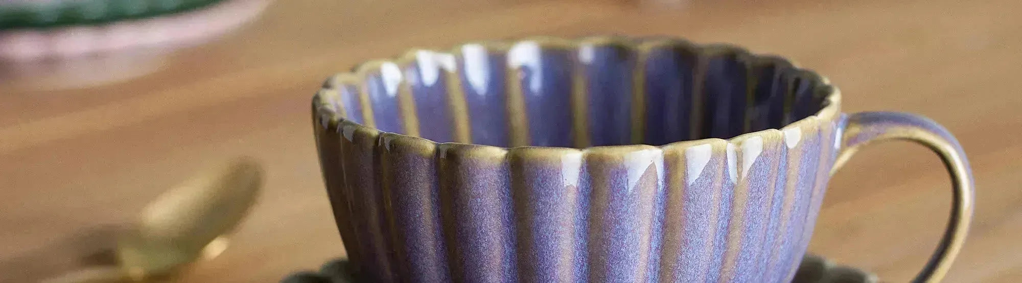 Bloomingville Latina Geschirrset: farbenfroh, nordisch-mediterraner Stil, Teller, Schalen, Tassen – spülmaschinen- und mikrowellengeeignet.