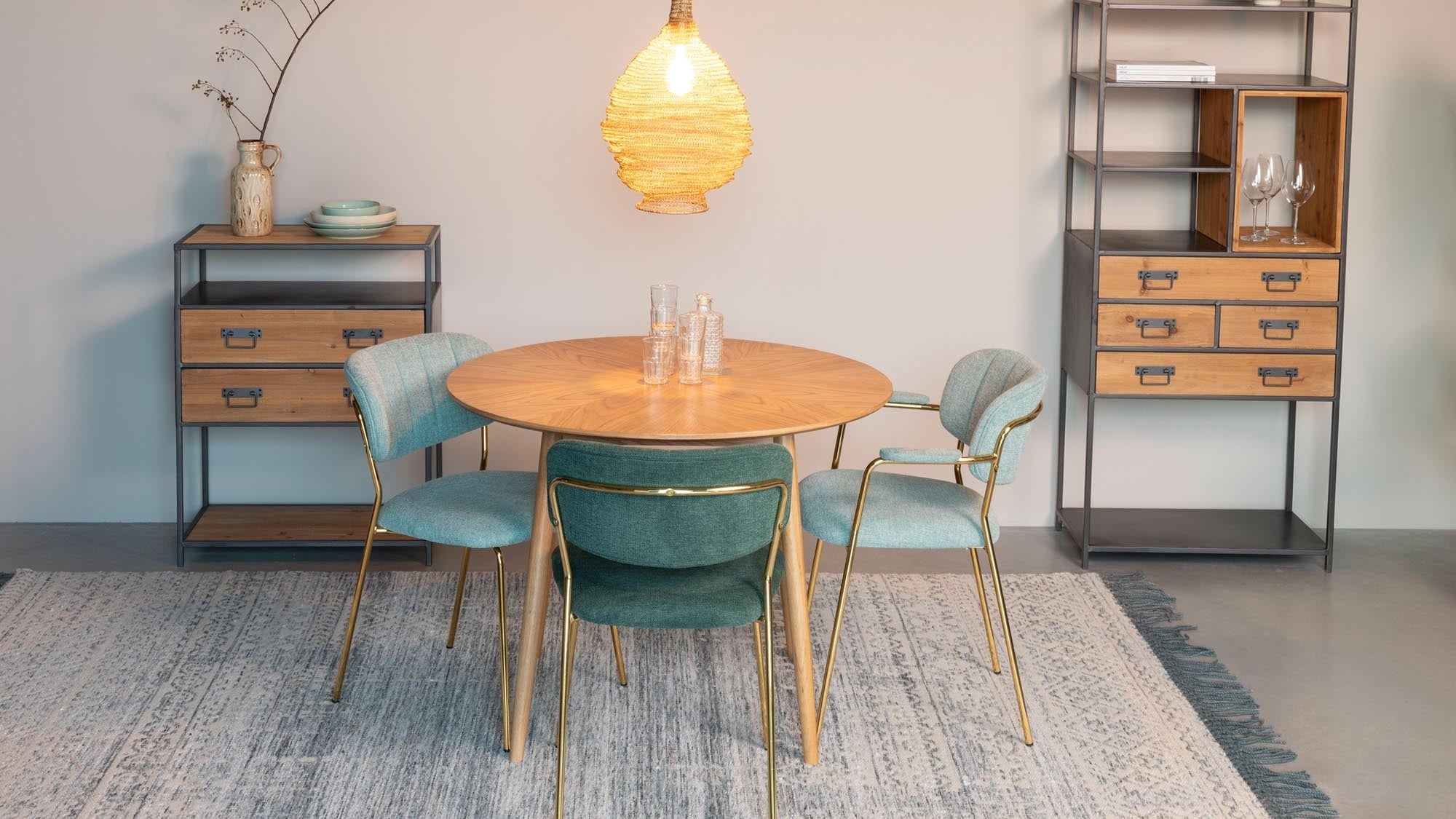 Lena Leuchtenserie von White Label Living: moderne, warme Beleuchtung - Steh-, Tisch- oder Pendelleuchte für Wohnzimmer, Esszimmer oder Arbeitszimmer.