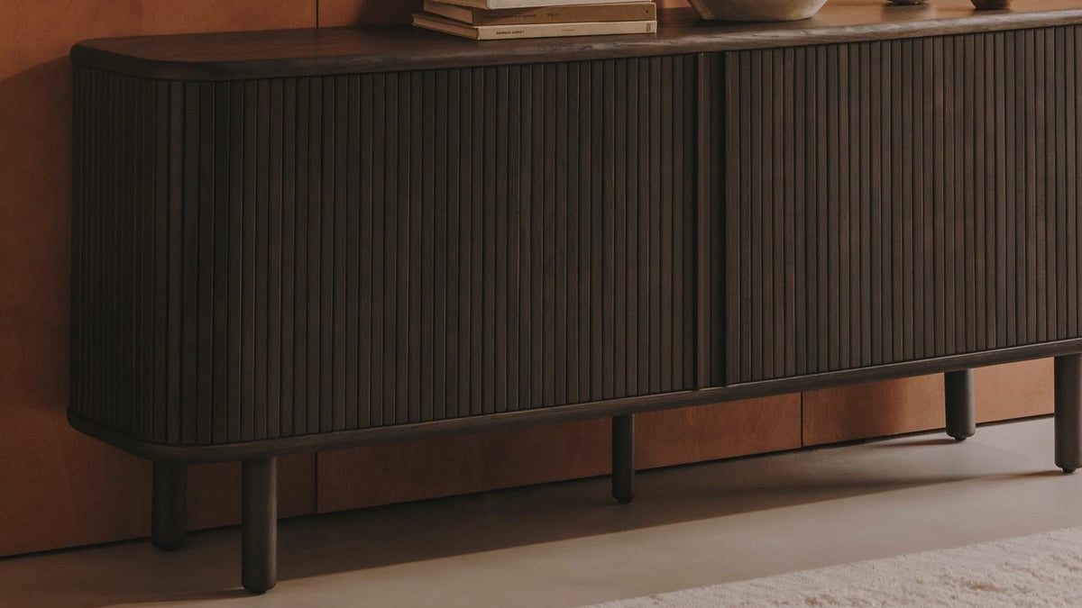 Elegante Marely Kollektion von Kave Home: stilvolle Möbel mit modernem Design und warmen Holztönen.