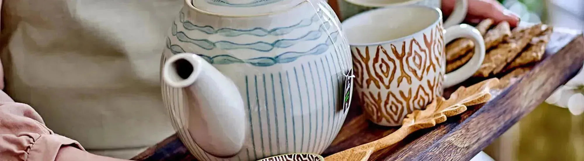 Entdecke die Maple Geschirr-Serie von Creative Collection: Elegante Teekocher mit natürlicher Ästhetik, integriertem Sieb und stilvollen Accessoires für perfekten Teegenuss.