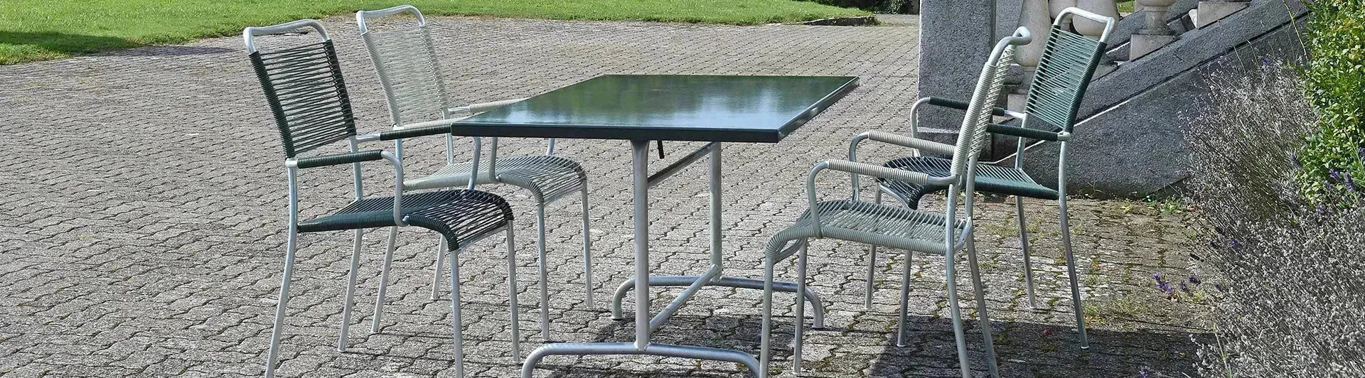 Schaffner Mendrisio Spaghetti-Gartenstuhl in bunten Farben, leicht, UV-beständig, stapelbar – Swiss Made, ideal für Terrasse, Balkon oder Gastgarten.