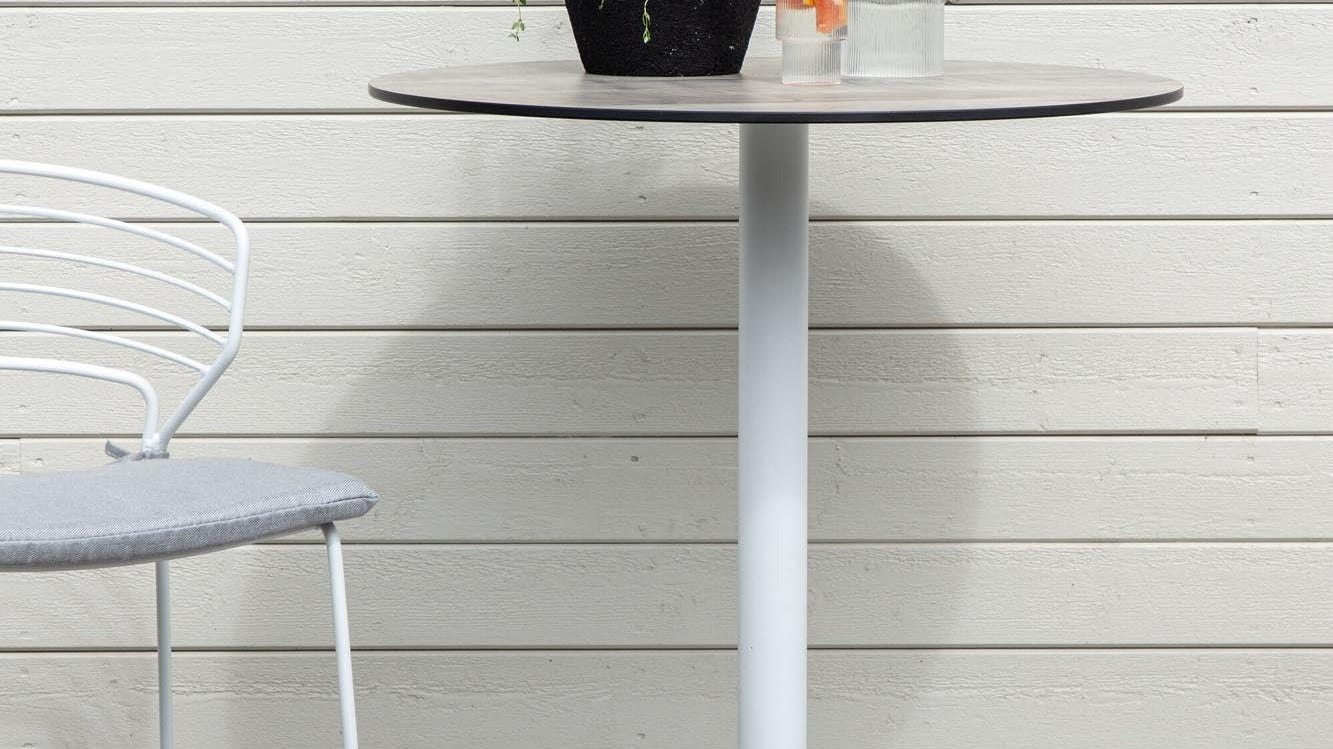 Entspanne stilvoll im Freien mit der Milano Kollektion von Venture Home. Wetterfeste Möbel, modernes Design und vielfältige Farben für jeden Aussenbereich.