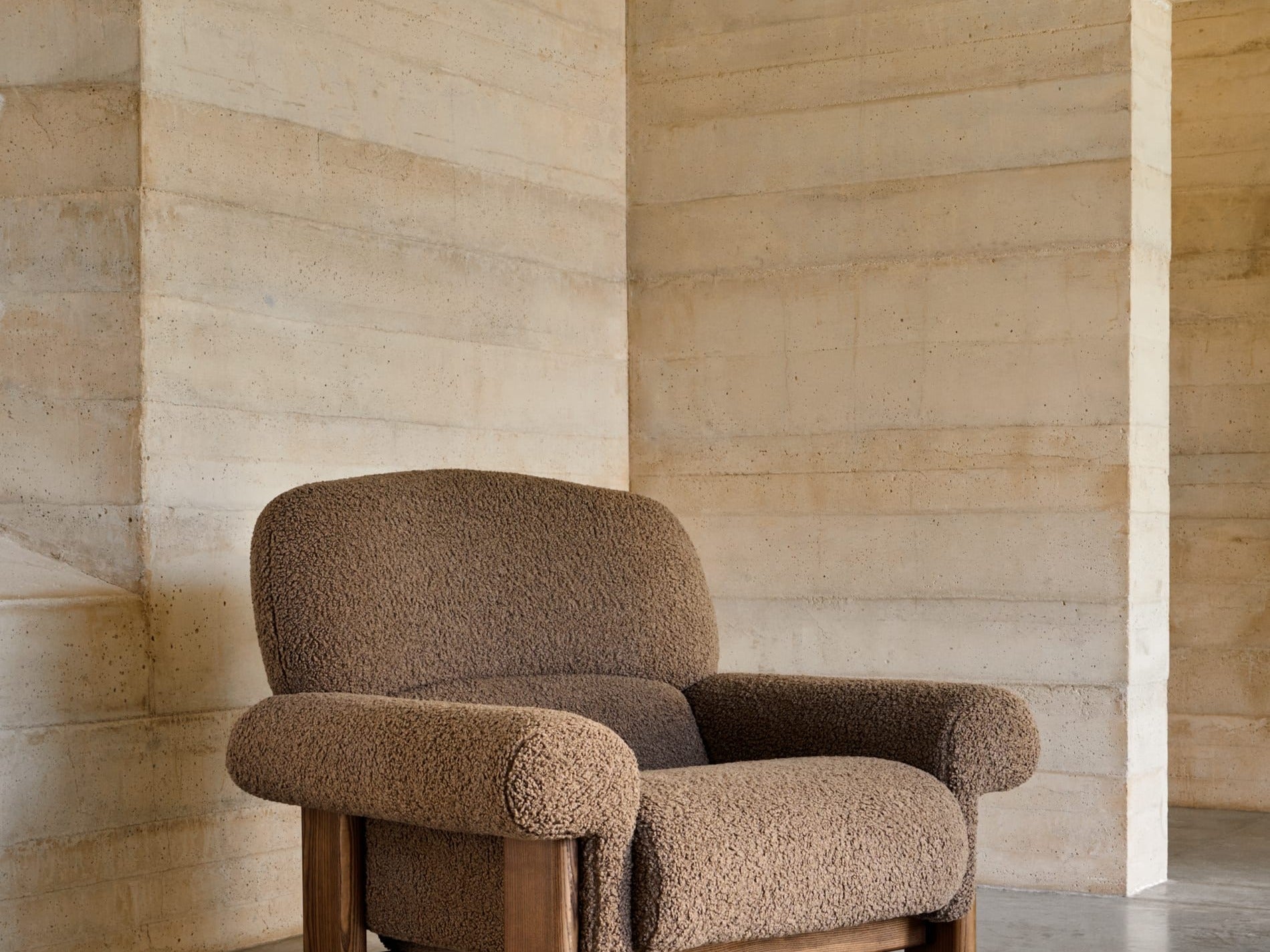 Elegante Nema Kollektion von Kave Home: stilvolle Möbel mit modernem Design und warmen Holztönen für jedes Zuhause.