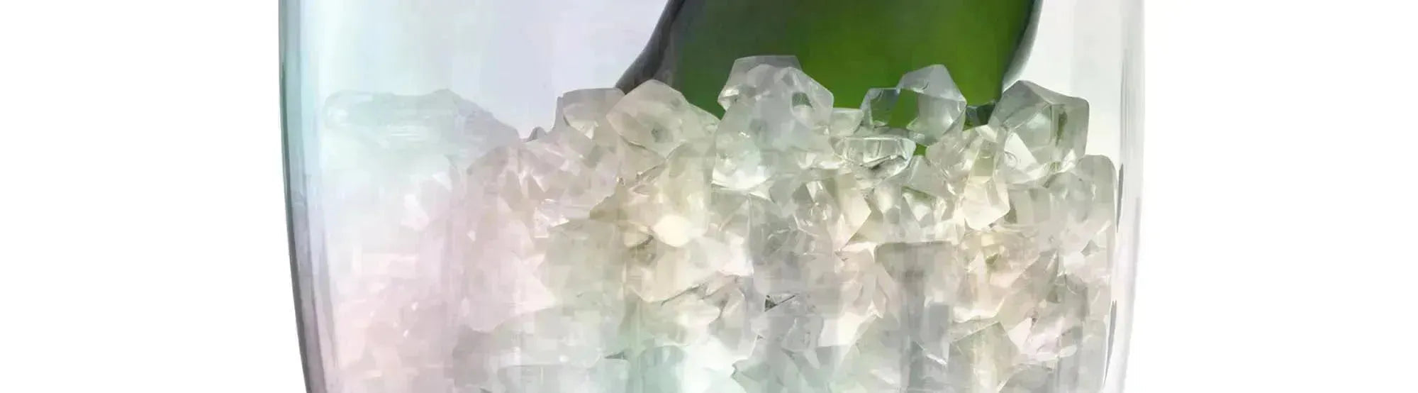 Entdecke die LSA Pearl Gläser-Serie: Eleganz, Stil und Funktionalität vereint in hochwertigen, schimmernden Gläsern für jeden Anlass.