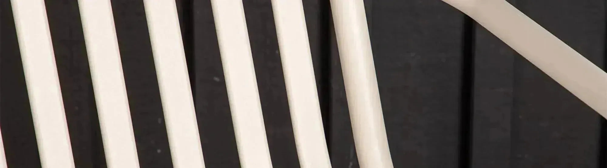 Entdecke die stilvolle Peking-Kollektion von Venture Home: wetterfeste Outdoor Möbel, modernes Design, flexible Sitzlösungen für deine Wohlfühloase!