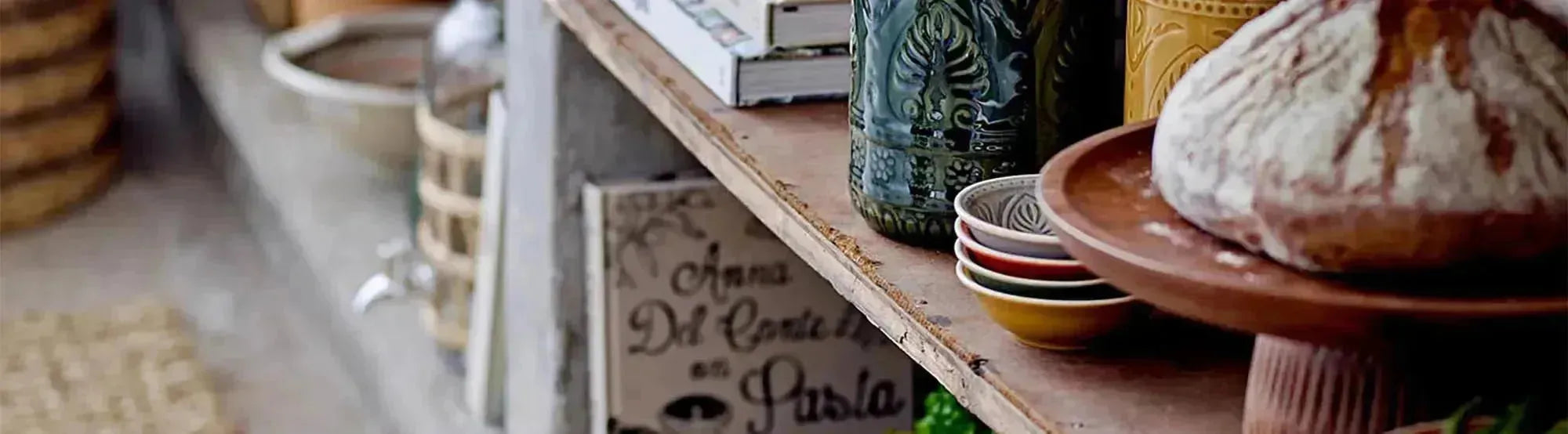 Entdecke die Rani Geschirrserie von Bloomingville: Handgefertigte Eleganz, skandinavisches Design und Boho-Charme für jeden Anlass!