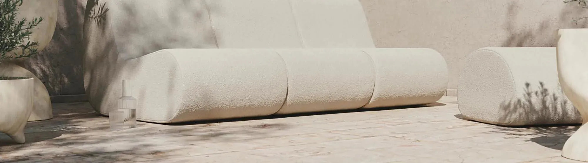 Entdecke die stilvollen Outdoor Sessel und Sofas der Rouli-Kollektion von Ferm Living. Hochwertige Materialien, modernes Design und individuelle Gestaltung für deinen Garten!