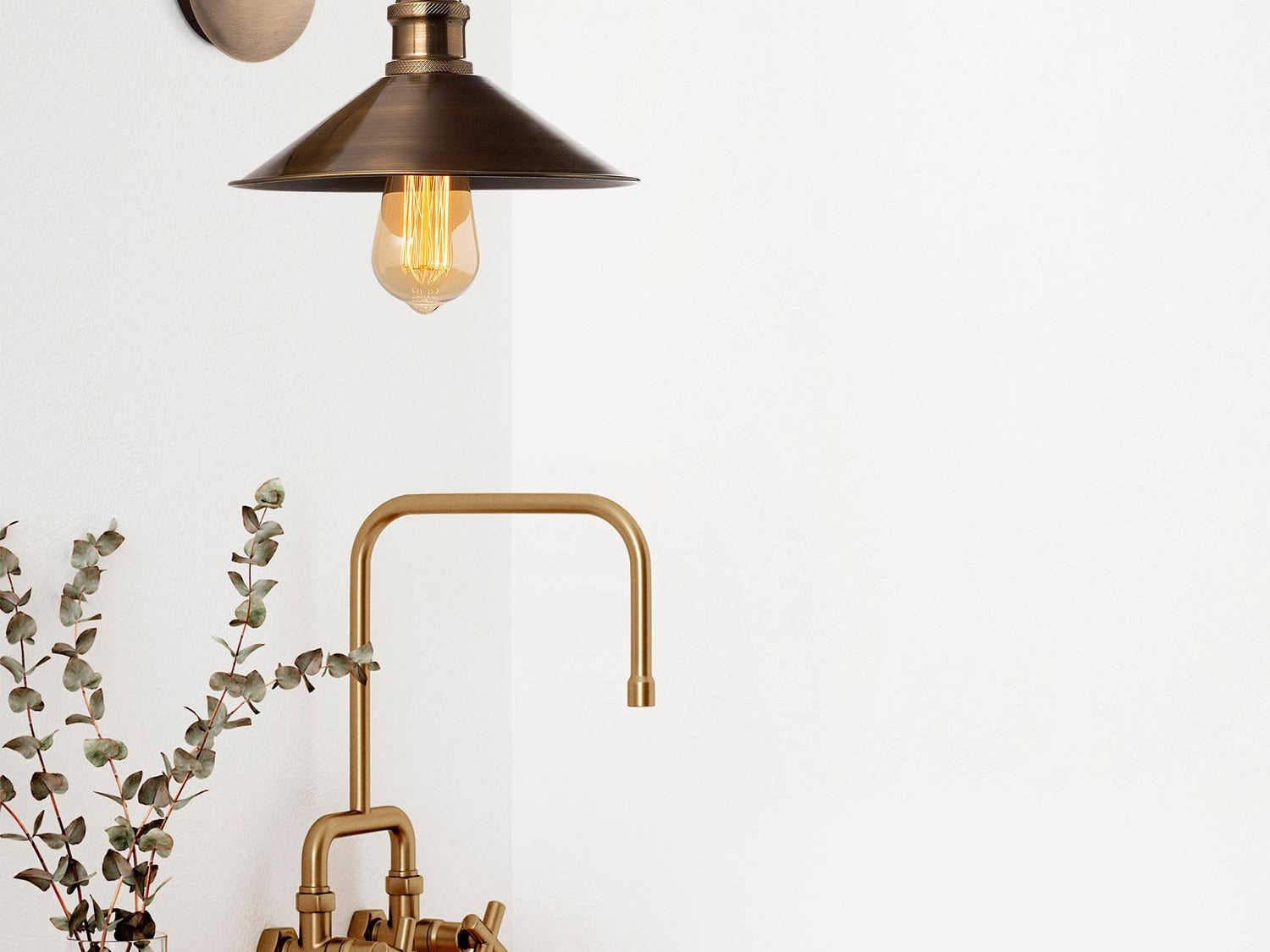 Elegante Sivani Kollektion von Opviq: stilvolle Mode mit femininen Designs und hochwertigen Materialien.