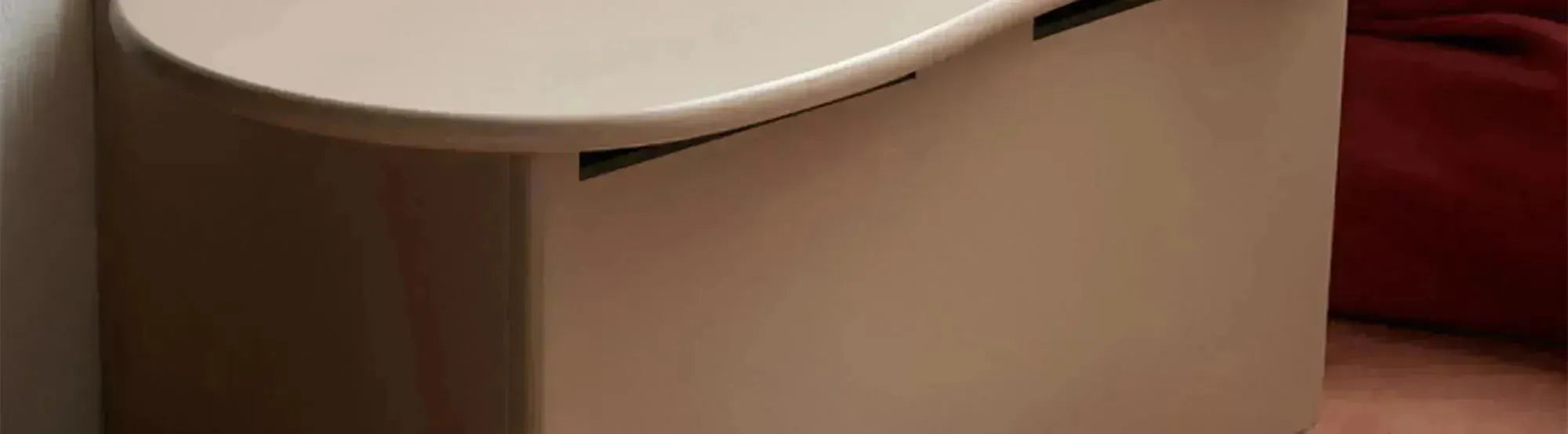 Entdecke die Slope-Kollektion von Ferm Living: stilvolle, funktionale Kinder Möbel, die Kreativität und Abenteuerlust fördern. Perfekt für jedes Kinderzimmer!