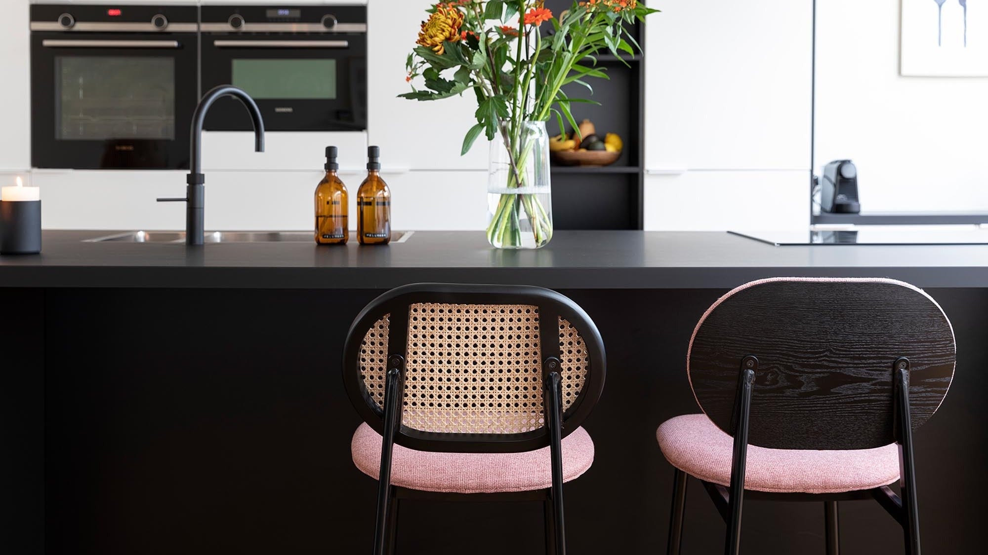 Entdecke die Spike Stuhlserie von Zuiver: modernes Design, hoher Komfort und vielseitige Modelle für Esszimmer, Büro und Wohnzimmer.