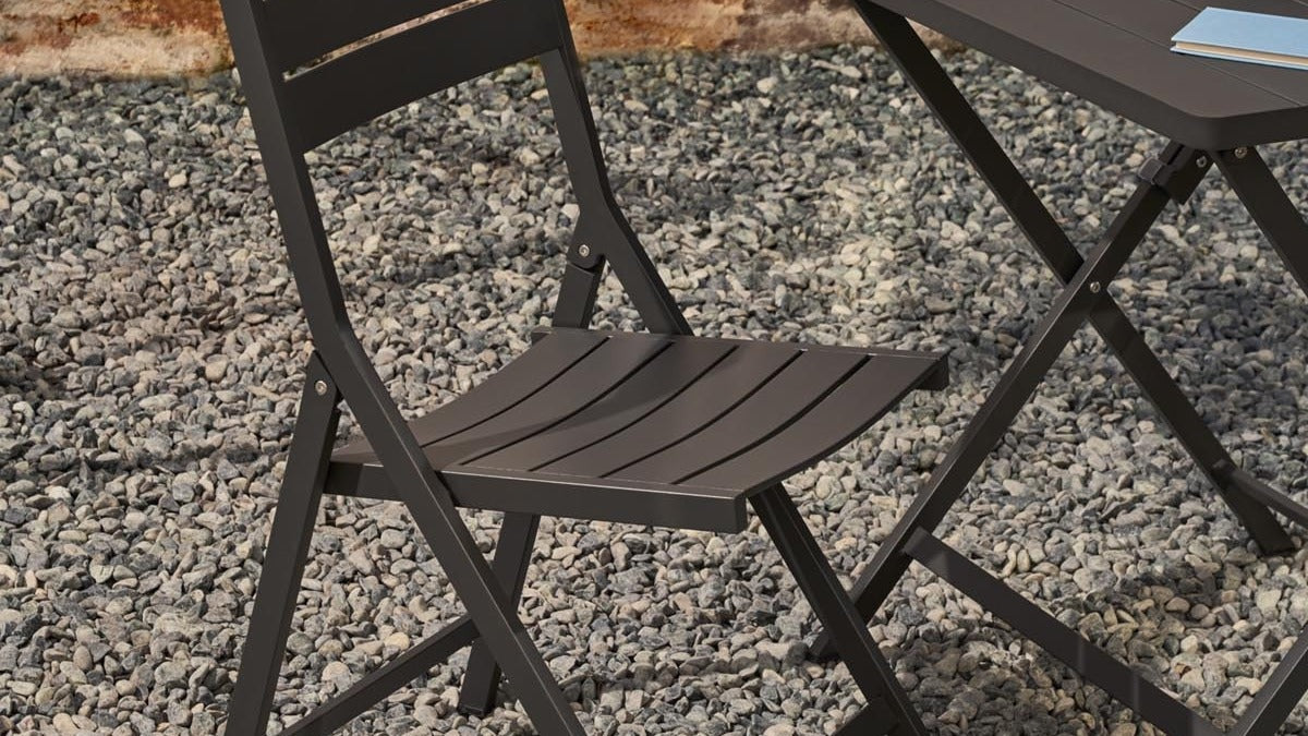 Elegante Torreta Kollektion von Kave Home: stilvolle Möbel mit modernem Design und warmen Holztönen.