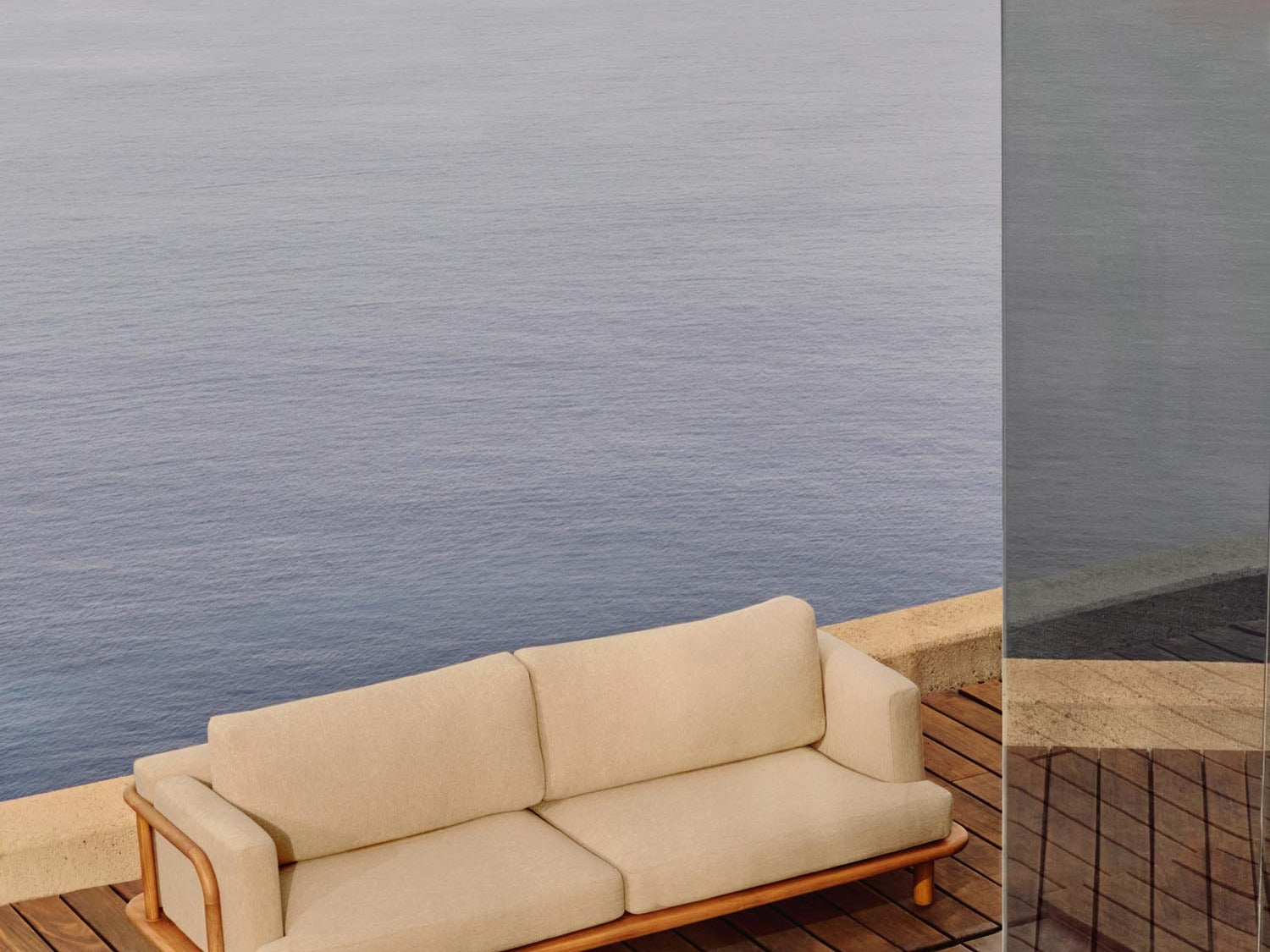 Elegante Möbel der Turqueta Kollektion von Kave Home, kombiniert modernes Design mit zeitloser Ästhetik.