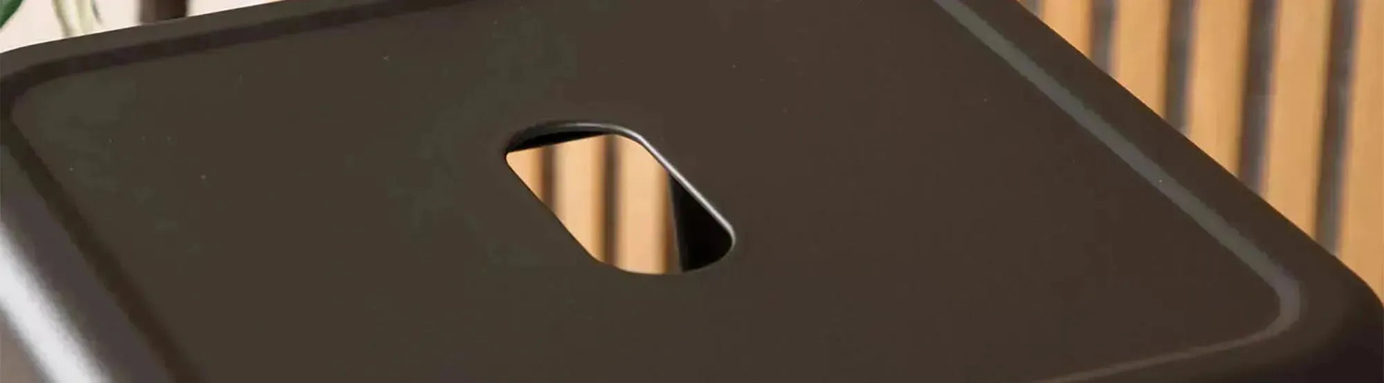 Entdecke die Tempe-Kollektion von Venture Home: stilvolle Tische, Bartische und Stühle, die modernes Design mit zeitloser Eleganz vereinen.