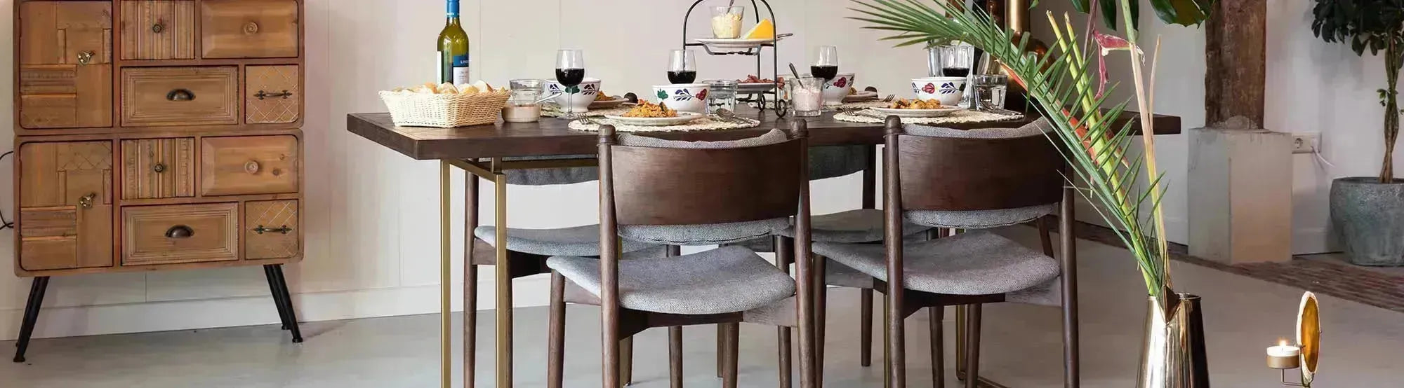 Entdecke die Torrance-Kollektion von Dutchbone: stilvolle Stühle und Sessel, die skandinavische Eleganz mit Vintage-Charme vereinen.