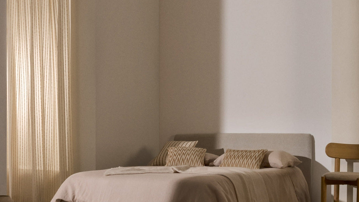 Elegante Valma Kollektion von Kave Home: stilvolle Möbel mit modernem Design und warmen Holztönen.