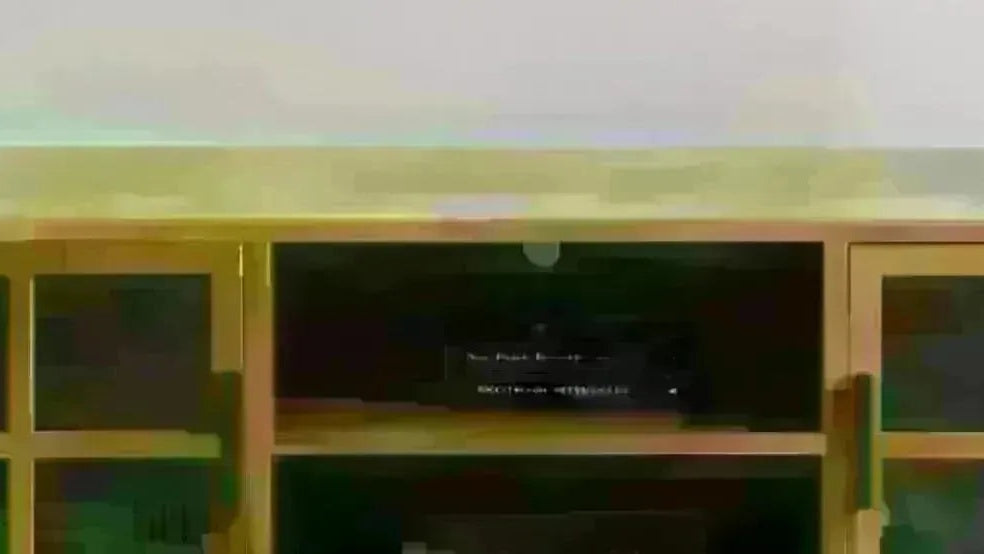 Entdecke die Yaz Kollektion von White Label Living: elegante Sideboards & Vitrinen, die Stil und Funktionalität vereinen. Perfekt für jedes Zuhause!