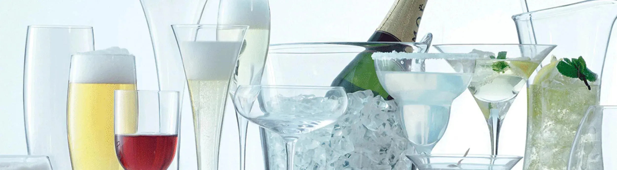 Entdecke die elegante LSA Bar Kollektion: stilvolle Gläser für Whisky, Cocktails und Sekt. Perfekt für jeden Anlass, von Dinner bis geselligem Beisammensein.