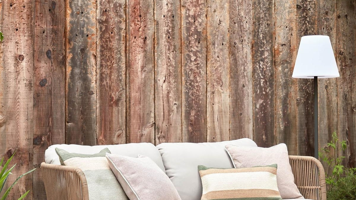 Entdecke die stilvolle Catalina Kollektion von Kave Home: elegante Outdoor-Sofas, Sessel und Liegen in grünem oder beigem Seilgeflecht. Wetterfest und bequem!