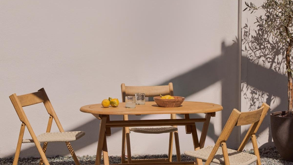 Dandara von Kave Home: Massives Akazienholz, klappbare Outdoor-Möbel für Balkon, Garten oder Terrasse – naturwarm, robust & wetterbeständig.