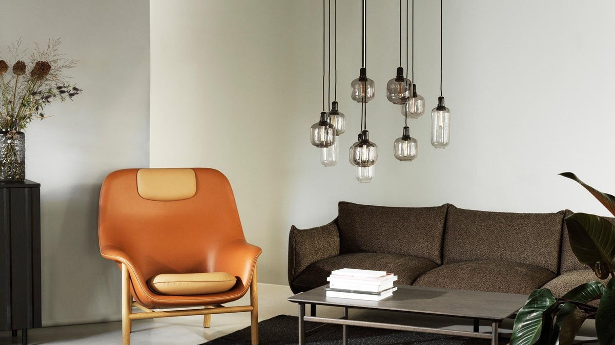 Drape Loungesessel von Normann Copenhagen: elegante, leichte Form, weicher Bezug – perfekt fürs Wohnzimmer und Leseecke.