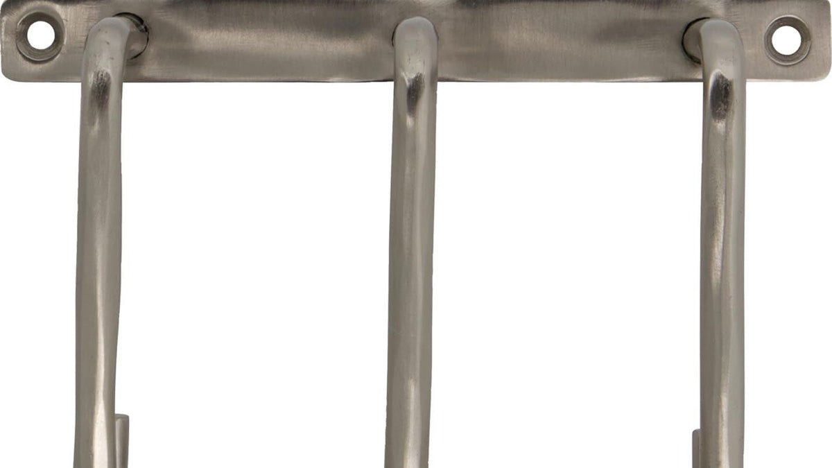Badzubehör der Serie HDWelo von House Doctor: Handtuchhalter, Haken und Rack in gebürstetem Silber und mattem Messing
