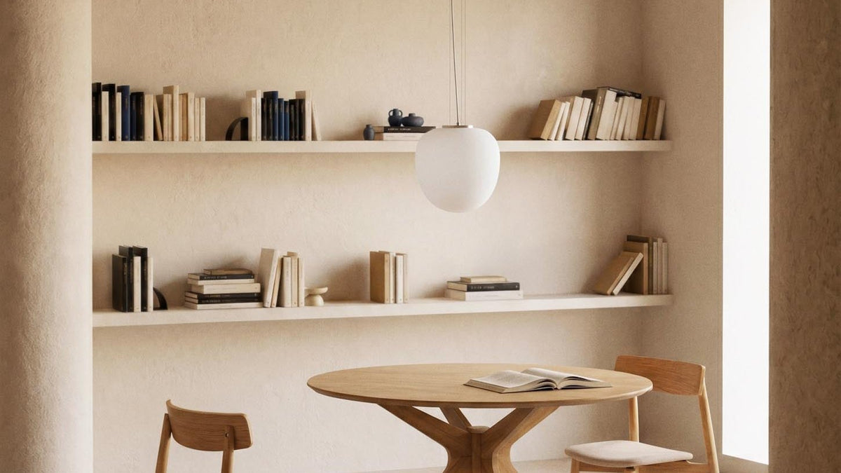 Evera Kollektion von Kave Home: Stuhl, Barhocker und Sitzbank aus Eichenfurnier mit Chenille-Polster